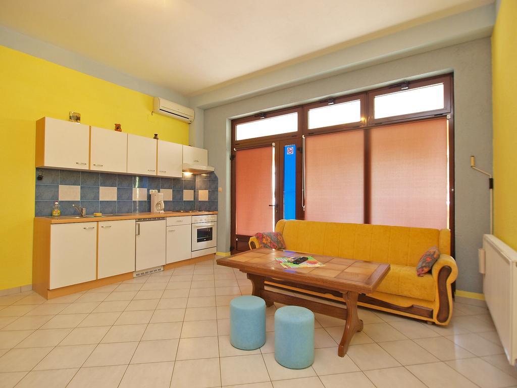 Apartments Denis 19 Fazana Exterior photo
