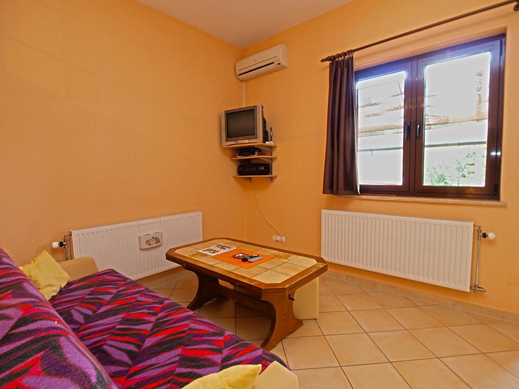 Apartments Denis 19 Fazana Exterior photo